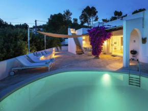 Holiday home with outdoor barbecque